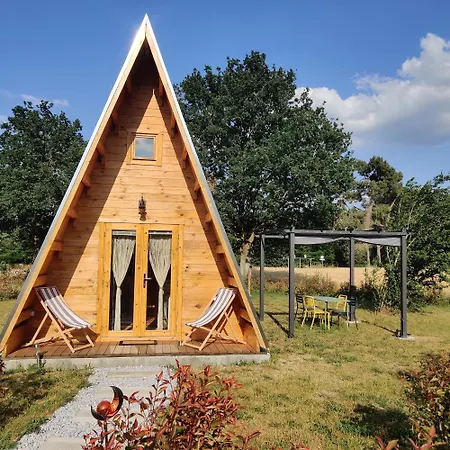 Tipi Apache Des Monteaux Villa Vivy Exterior photo